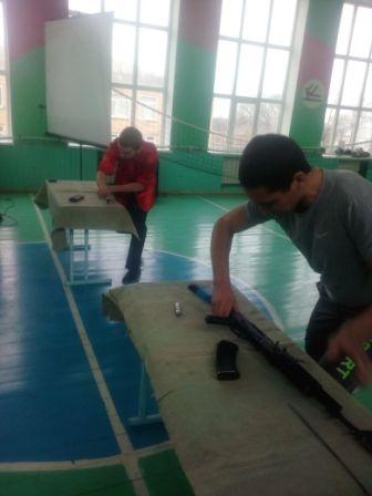 Выставку оружия и фланкировку показали тбилисским школьникам